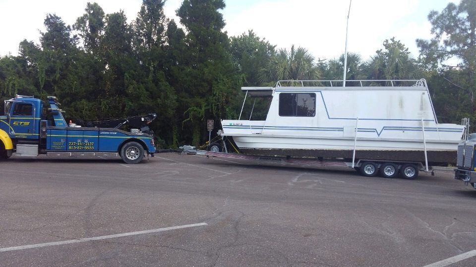 CTS heavy wrecker hauling a houseboat